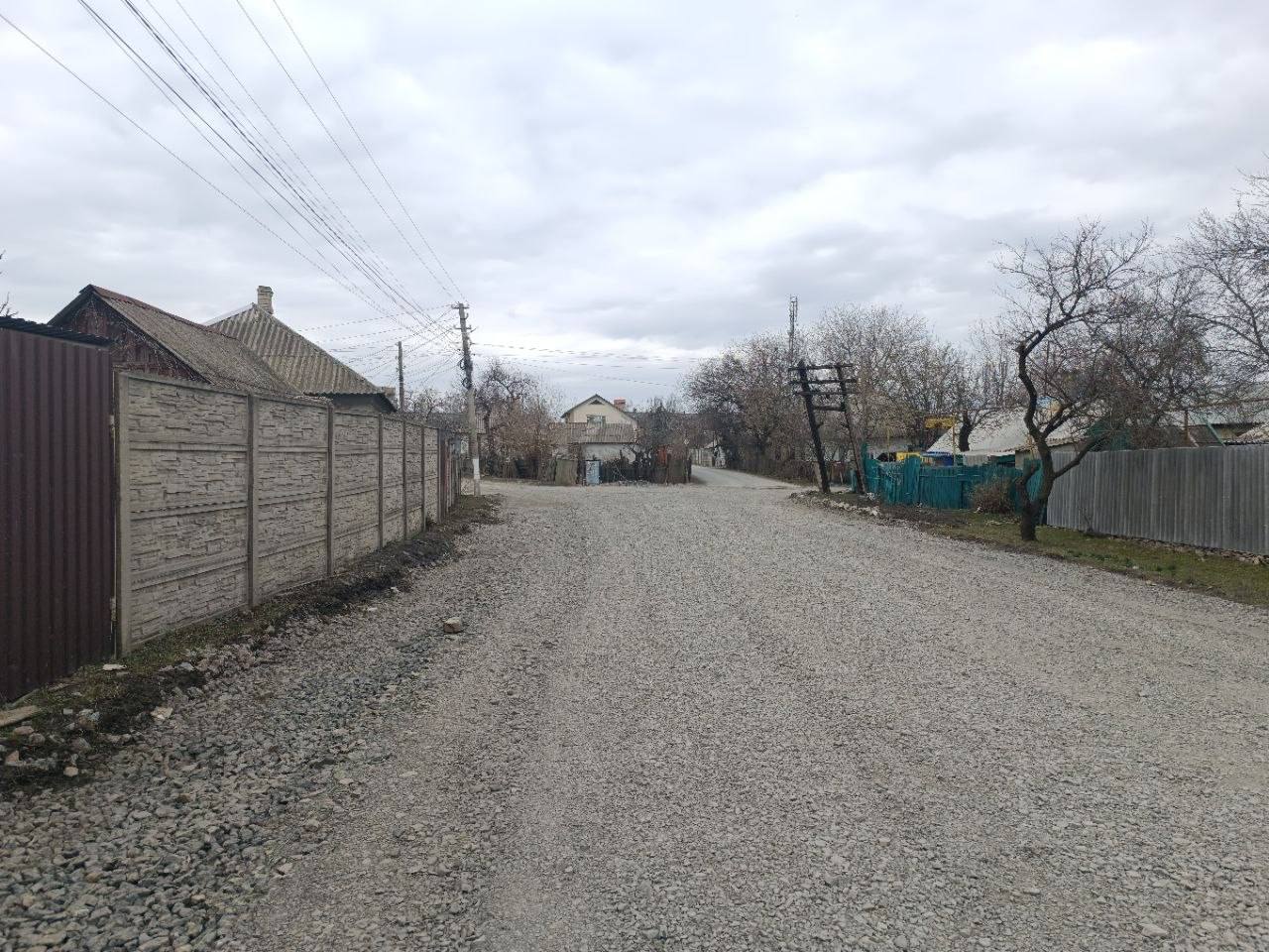 Денис Зубов: В рамках заключенного администрацией контракта подрядная организация в конце 2025 года проводила первый этап работ по ремонту дорожного покрытия по пер