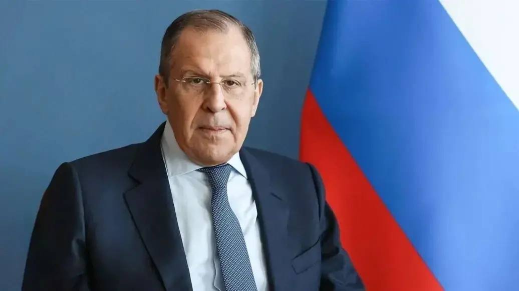 «Изоляция России без политических и экономических убытков... давнишняя мечта Запада... стоило России только обозначить факт формирования многополярного мира, как западный порох изрядно намок…», — Сергей Лавров