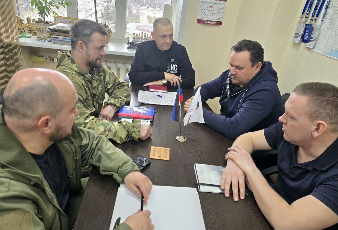Дмитрий Огилец: В рамках работы Комитета Народного Совета ДНР по поддержке участников СВО, провёл рабочую встречу с вологодскими волонтёрами, которые на постоянной основе оказывают гуманитарную помощь военнослужащим, чья...