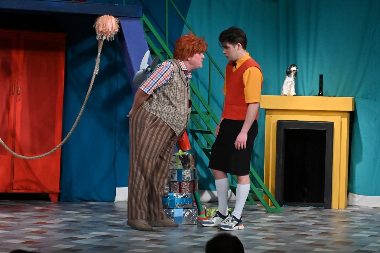 Новый спектакль «Карлсон» покажут на сцене Донецкой муздрамы в апреле 2026 года