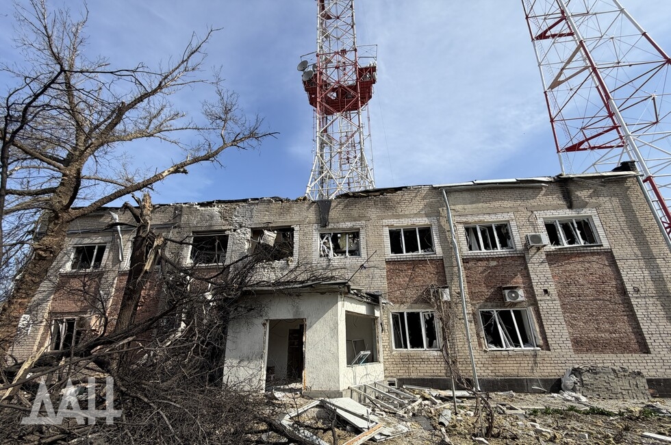 При ночной атаке на Донецк повреждено здание телецентра