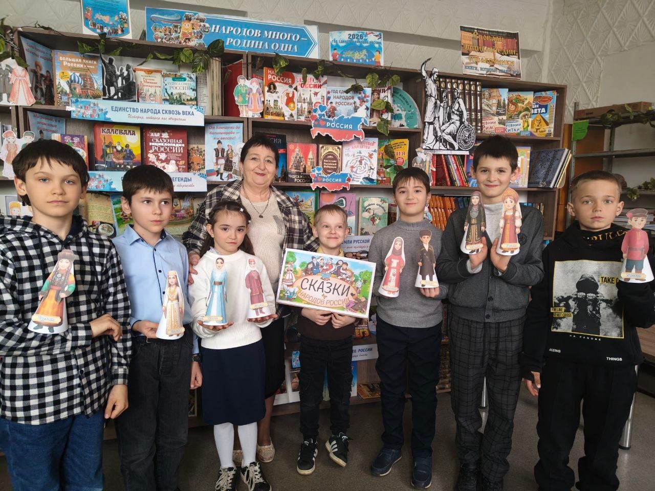 В Старобешево прошла литературно-игровая программа «Сказки народов России»