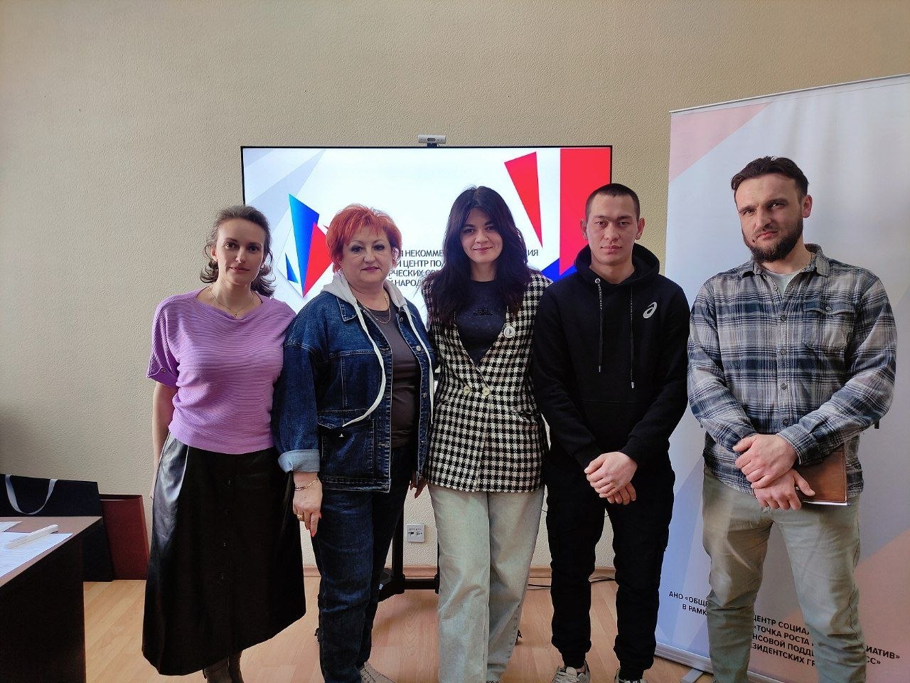 В рамках сотрудничества администрации Амвросиевского муниципального округа с АНО «Ресурсный центр НКО ДНР» в г. Донецке состоялся очный семинар на тему «ТОС в действии: Обучение для общественных самоуправлений ДНР»