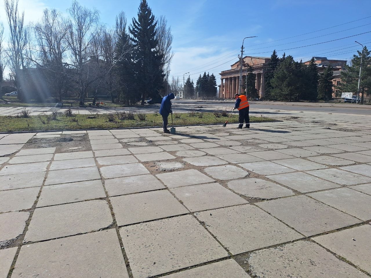 Сегодня, 23 марта, в рамках мероприятий по благоустройству в весенне-летний период сотрудниками Филиала № 3 «Макеевский металлургический завод» ООО «ЮЖНЫЙ ГОРНО-МЕТАЛЛУРГИЧЕСКИЙ КОМПЛЕКС ДОНЕЦК» проведены работы по...
