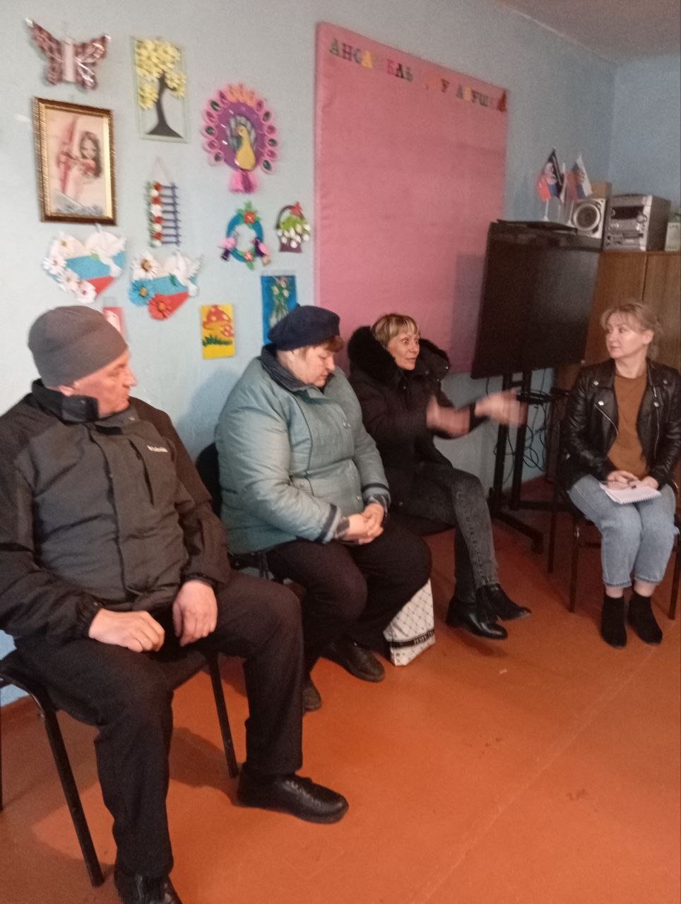 Сегодня начальник Коньковского территориального отдела Администрации Тельмановского муниципального округа провела встречу с жителями села Дерсово