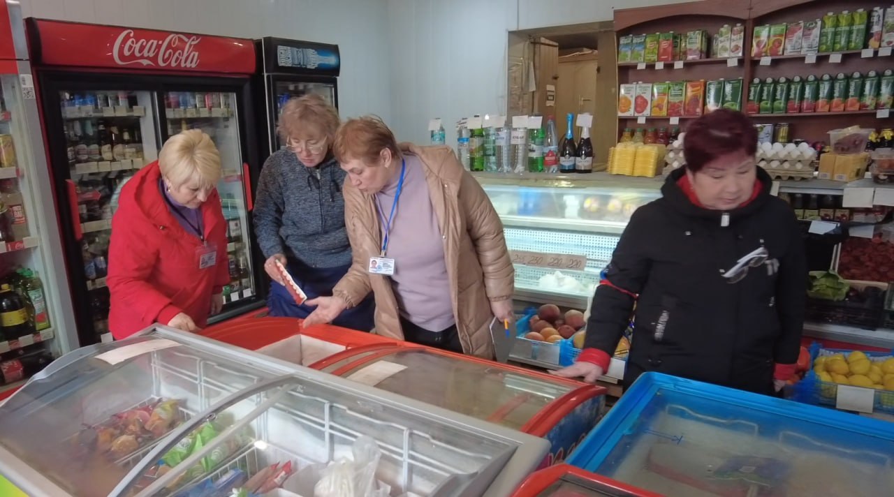 Иван Приходько: Активисты Народного контроля проверили ряд магазинов в Никитовском районе Горловки