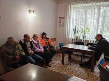 Заведующий Стыльским территориальным сектором Иван Малай провел встречу с трудовым коллективом! Обсудили актуальные вопросы благоустройства села Стыла, чтобы сделать его еще более уютным и комфортным для жизни