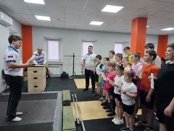Беседа о противодействии терроризму с юными тяжелоатлетами»