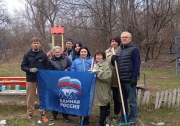 Валентин Левченко: В рамках акции "Чистый четверг" партийного проекта "Городская среда", сотрудники Управы продолжают помогать коммунальным службам и наводить порядок на общественных территориях