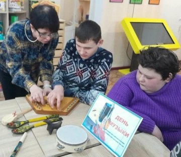 Мы рады поделиться впечатлениями, в Центре социальной реабилитации инвалидов и детей инвалидов г.Дебальцево прошло занятие на тему «Знакомство с народными музыкальными инструментами народов России» по партийному проекту...
