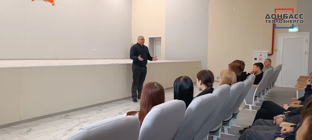 ДИРЕКТОР ФИЛИАЛА "ВОЛНОВАХАТЕПЛОСЕТЬ" ПРОВЕЛ ВСТРЕЧУ СО СТУДЕНТАМИ ТЕХНОЛОГИЧЕСКОГО ТЕХНИКУМА
