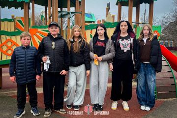 Порядок начинается с нас!. Команда Народной Дружины Мангуша в рамках проекта «ДобровочествоНД» провела акцию по уборке местной детской площадке