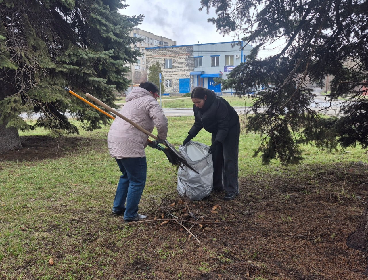 Сегодня в рамках двухмесячника по благоустройству территорий и по партийному проекту "Чистая страна" активисты местного отделения Всероссийской политической партии "Единая Россия" приняли активное участие в общегородском...