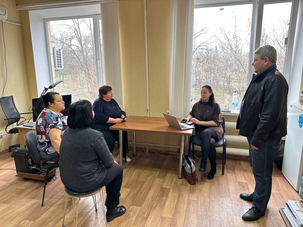 Депутат Старобешевского муниципального совета Донецкой Народной Республики от партии "ЕДИНАЯ РОССИЯ" Алексей Михайлов провел встречу с трудовым коллективом Старобешевского районного центра культуры и досуга им П.Н. Ангелиной