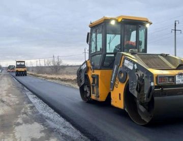На дорогах общего пользования ДНР уложено уже порядка 22 км нового асфальтового покрытия, работы ведутся в круглосуточном режиме