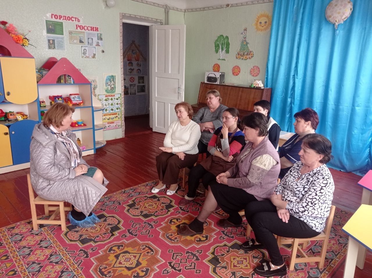 Начальник Благодатновского территориального отдела Инна Науменко провела встречу с коллективом Великомешковского детского сада