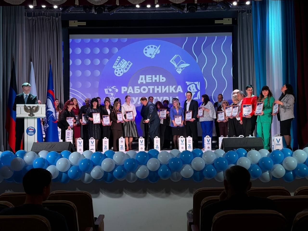 Сегодня, 27 марта, в МБУ "Культурно-досуговое объединение" Администрации Шахтерского муниципального округа прошел торжественный концерт, посвященный Дню работника культуры