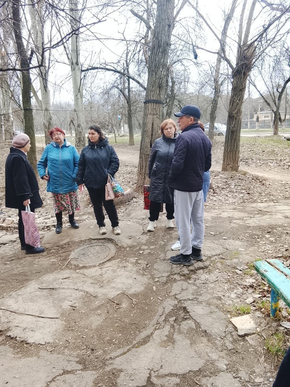 Роман Конев: В Горловке, в Центрально-Городском районе, представители местной Управы и Единого регионального фонда управления многоквартирными домами ДНР проводят встречи с жильцами