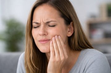 Кровь во рту. Врач Барсегян рассказал о смертельном риске воспаления десен