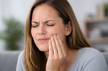 Кровь во рту. Врач Барсегян рассказал о смертельном риске воспаления десен