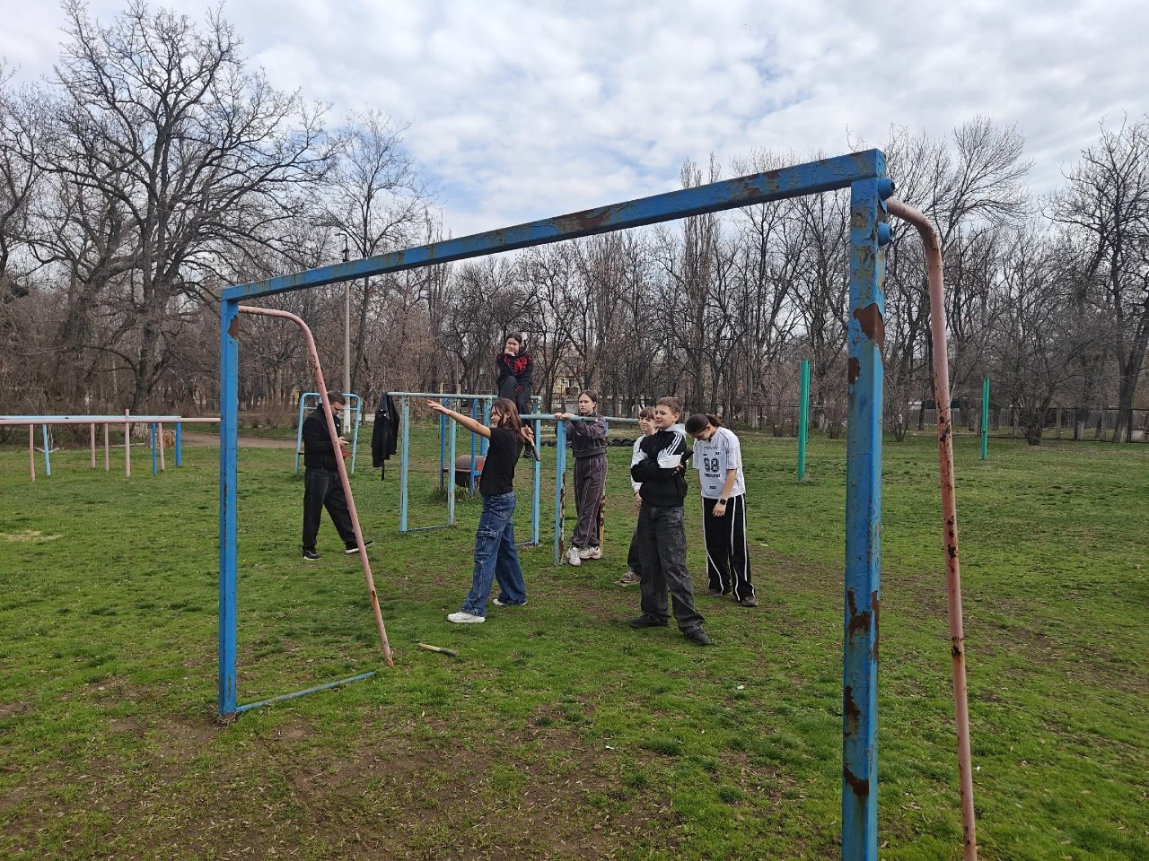 Гвардейцы Ждановки осваивают военное дело
