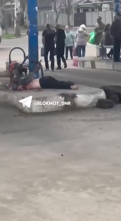 Жуткие кадры последствий наезда большегруза на людей на автостанции «Буденновская» в Донецке