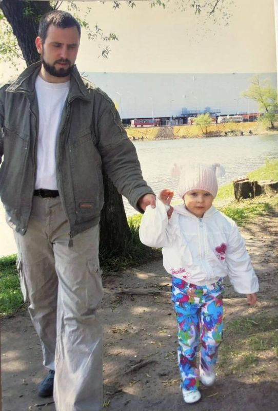 ����� ��������: ������. ����.. ����� ��������� ����-�� ������ �� ����� ���, � ����������� ��� ����� ����, ��� ������ ��� �����. ���� ������-�� ������� �� ������� ������� ���� ������, ������� �������� �������, �� �������...