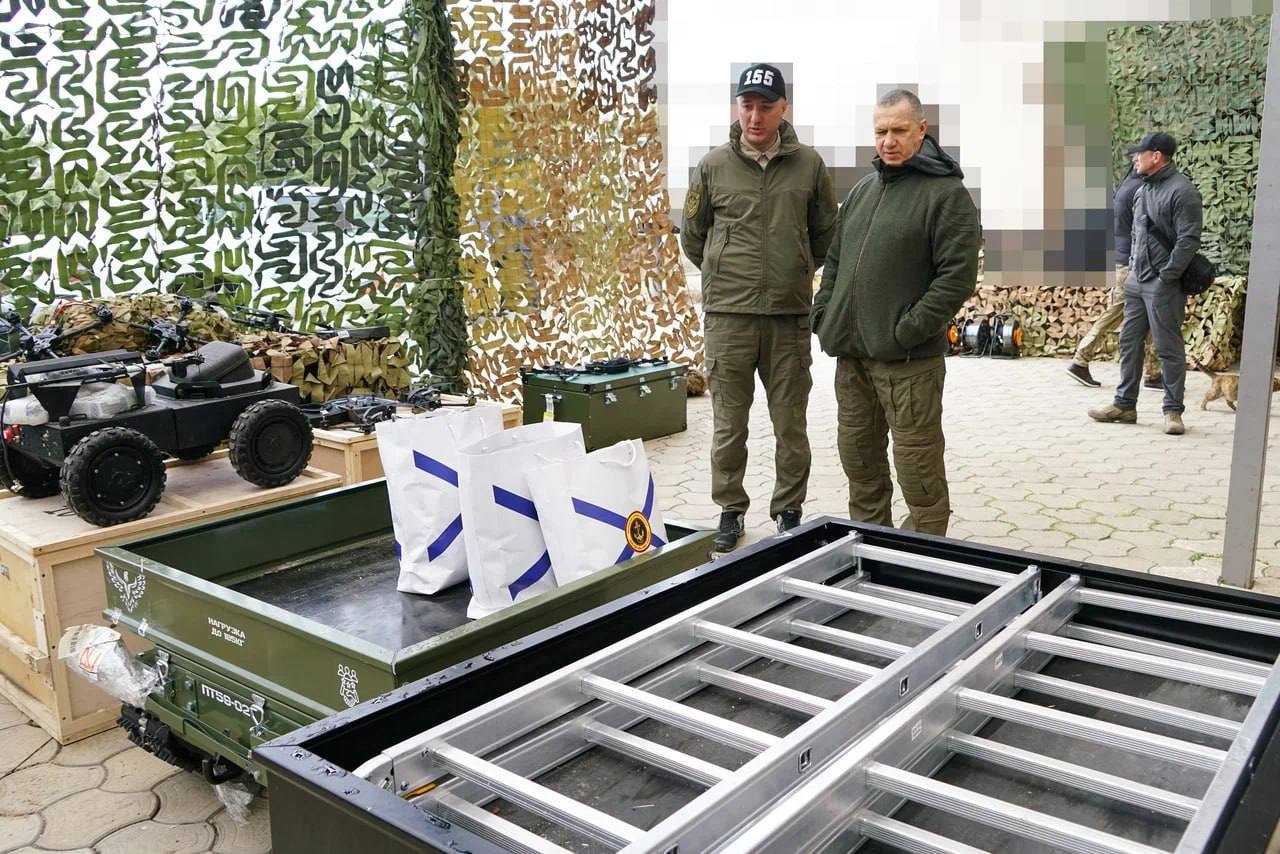 Новости о том, что дальневосточный экспресс сминает позиции хохломы и закатывает в асфальт, читают все