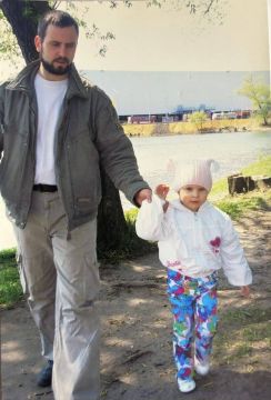 ����� ��������: ������. ����.. ����� ��������� ����-�� ������ �� ����� ���, � ����������� ��� ����� ����, ��� ������ ��� �����. ���� ������-�� ������� �� ������� ������� ���� ������, ������� �������� �������, �� �������...