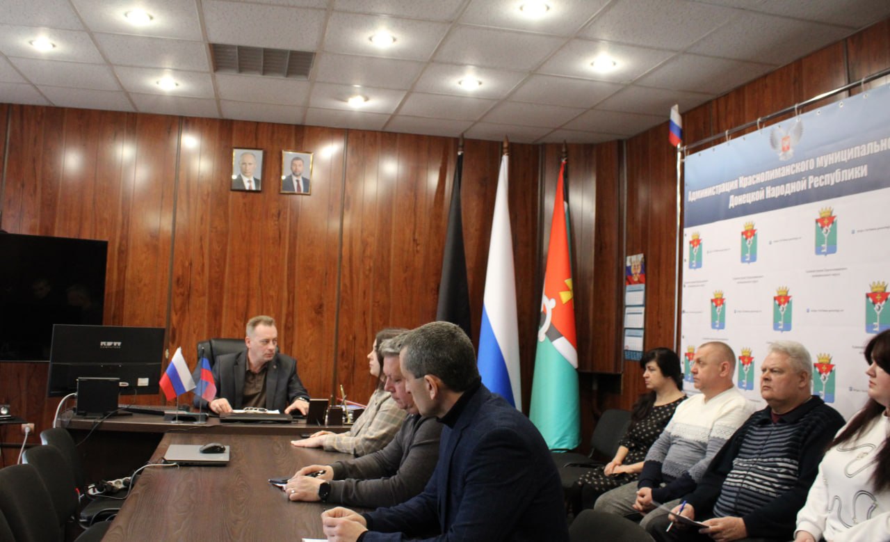 Александр Петрикин: Сегодня провел очередное аппаратное совещание с начальниками отделов, секторов и структурных подразделений Администрации округа