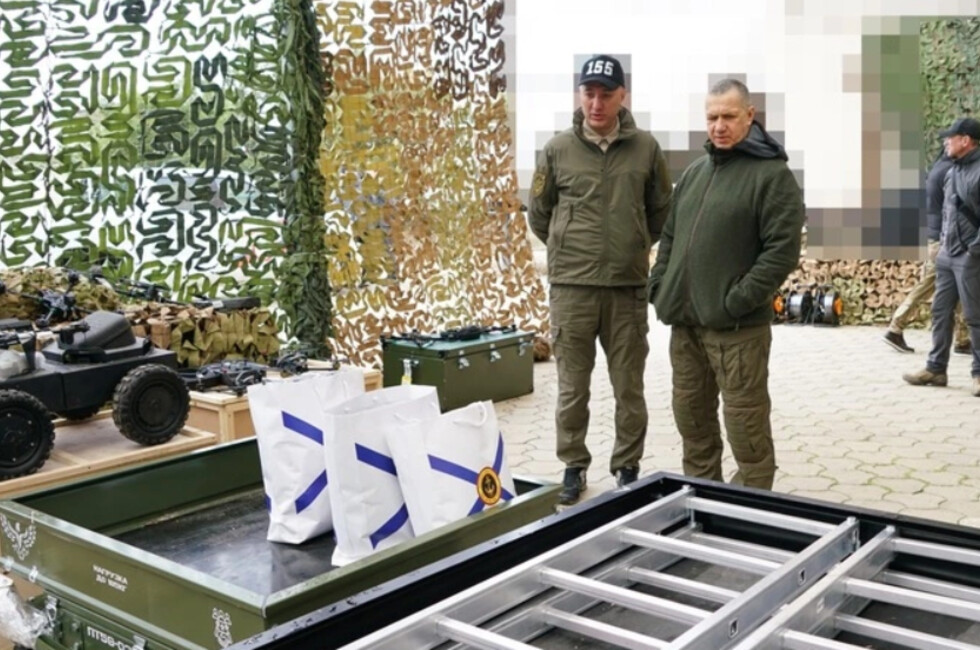 Трутнев передал 1,5 тыс. дронов дальневосточной сборки бойцам в зоне СВО