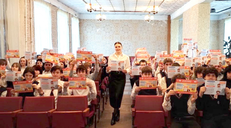 Полицейские ведут профилактическую работу со школьниками