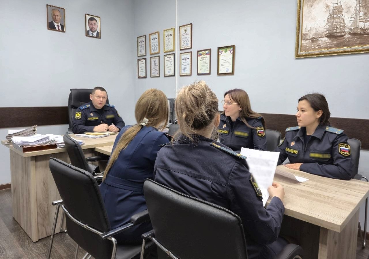 Сотрудники филиала УИИ по Кировскому району г. Донецка обсудили с судебными приставами вопросы совместной работы