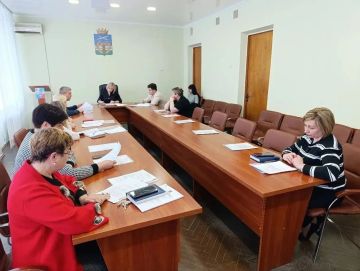 Состоялось заседание Комиссии по делам несовершеннолетних и защите их прав под председательством заместителя главы Администрации Володарского муниципального округа Полтарак Викалины Викторовны