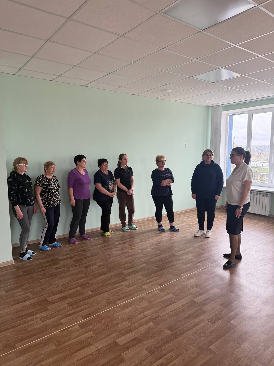 Депутат Старобешевского муниципального совета Партии "Единая Россия" Екатерина Паша провела встречу с работниками ГКДОУ "Раздольненский детский сад "Золотой петушок" Старобешевского М.О."