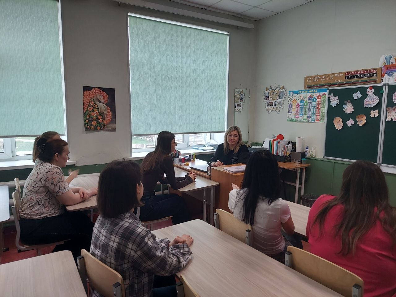 Сегодня, 1 апреля, в рамках поручения Главы Республики Дениса Пушилина, спикер Надежда Сапелкина провела встречу по адресу: г.о. Макеевка, г. Макеевка, ул. Островского,5\17