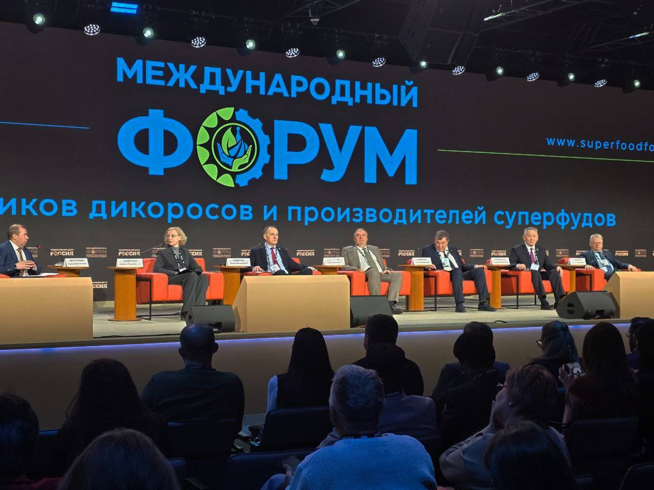 Глава Минсельхоза ДНР обсудил будущее агросектора на форуме в Москве