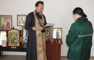 Осужденных женщин ИК-13 посетил священнослужитель
