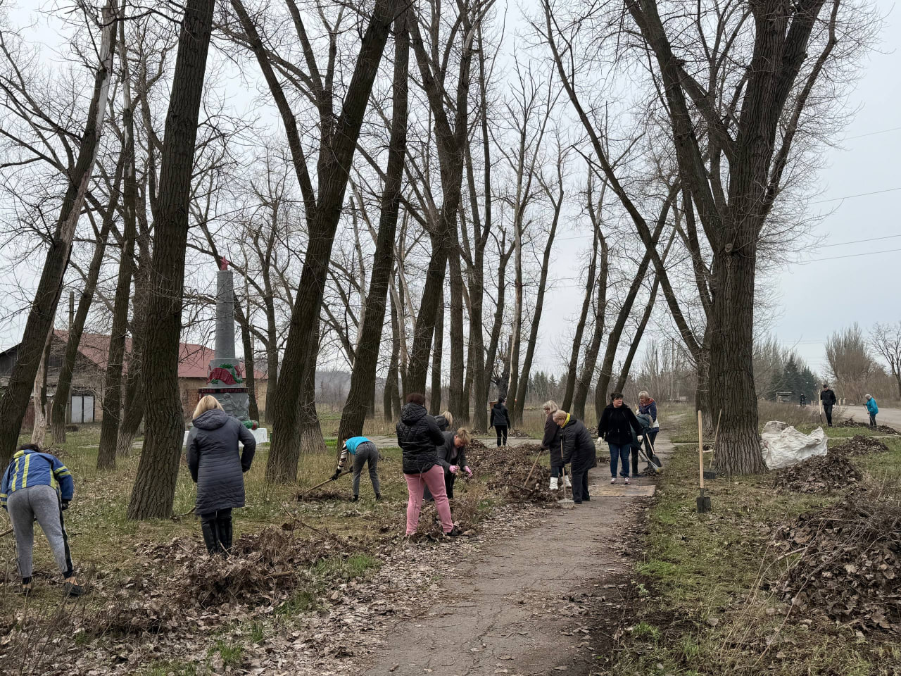 В Никитовском внутригородском районе города Горловка продолжаются работы в рамках двухмесячника по благоустройству