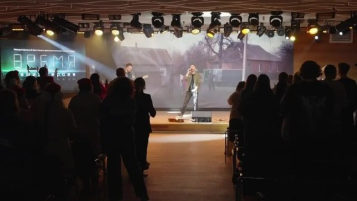 Маргарита Симоньян: Солист группы 'Зверобой' встал на колени перед залом на нашем