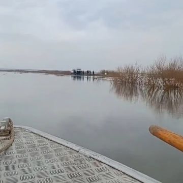 Большой поток воды несется в Курганскую область
