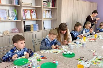 Юные прихожане храма иконы Божией Матери «Всецарица» создали пасхальные подарки