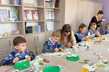 Юные прихожане храма иконы Божией Матери «Всецарица» создали пасхальные подарки