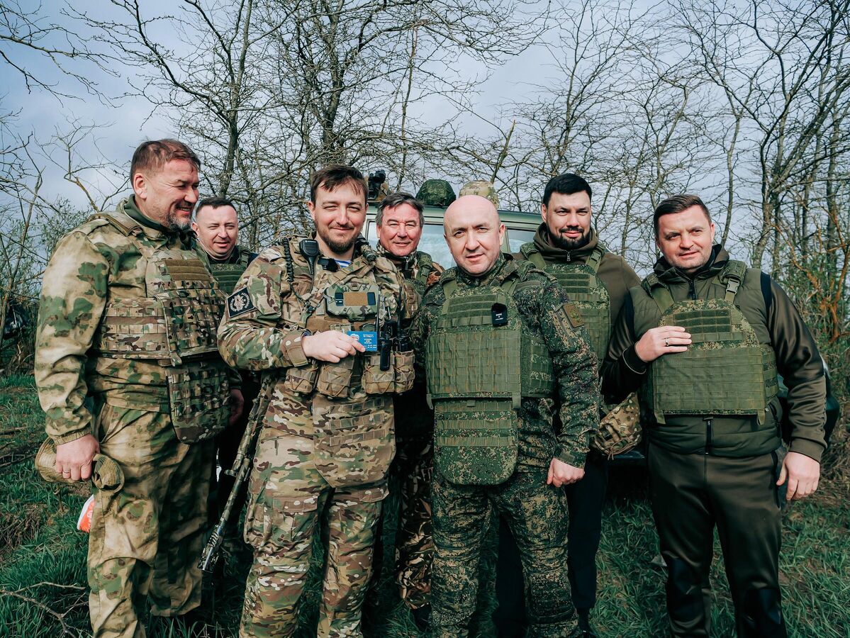 Боец в зоне СВО пополнил ряды чувашского отделения "Единой России"