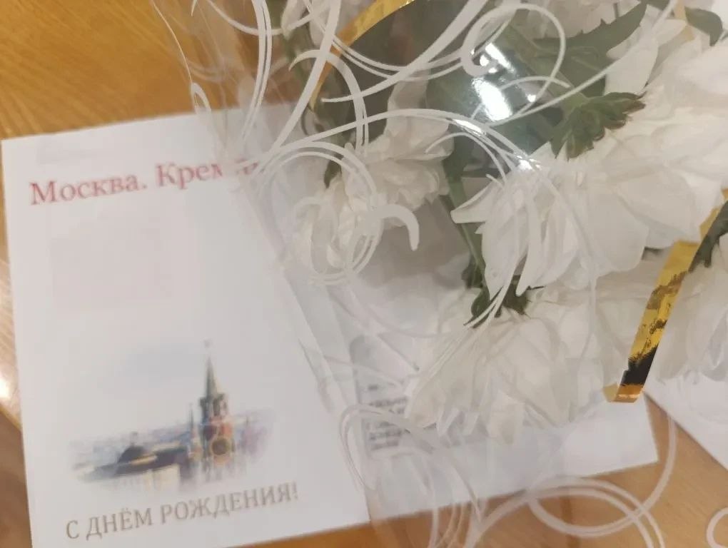 В Снежном чествовали долгожительницу