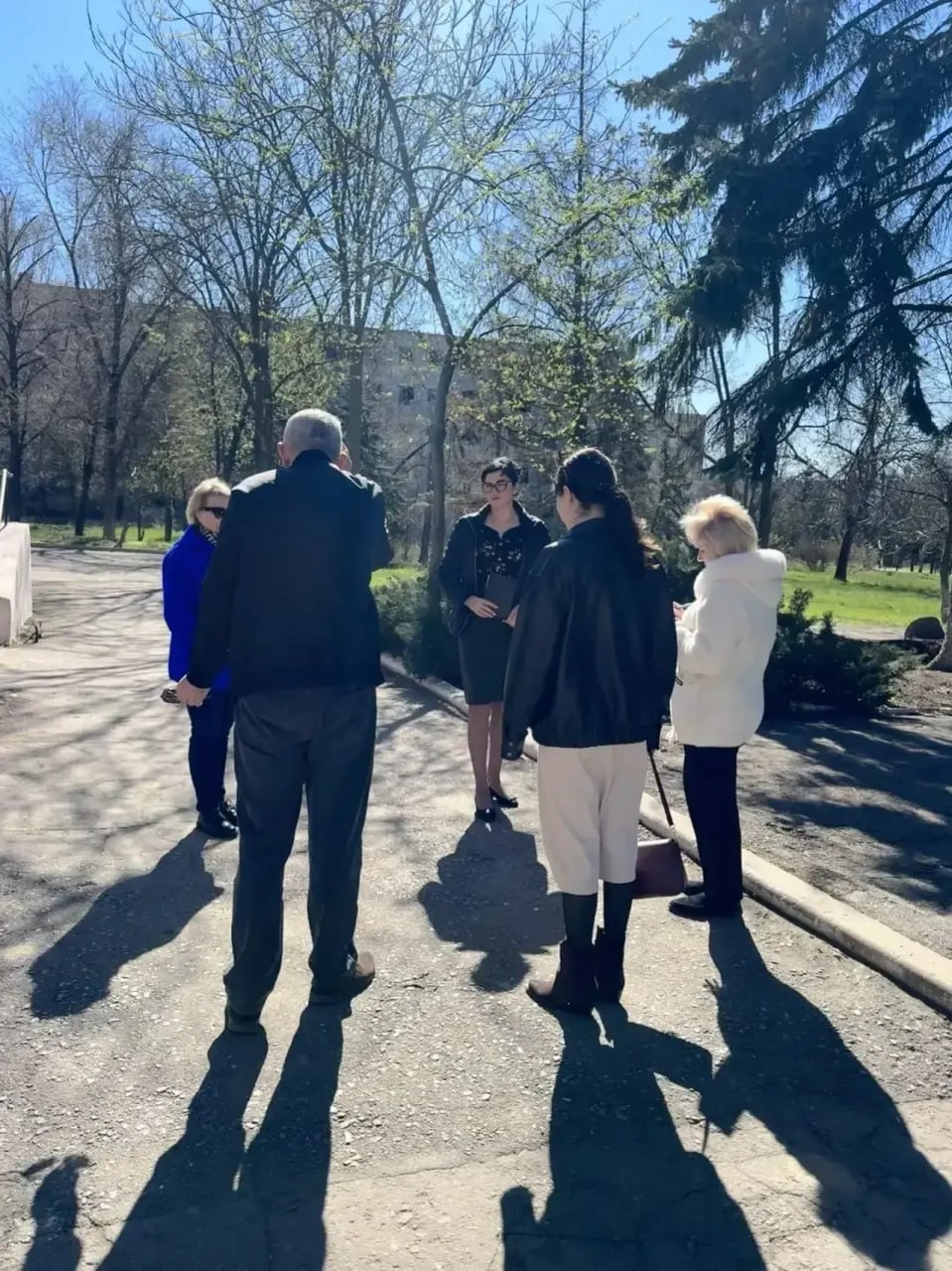 Встречи с населением. 6 апреля начальником Юнокоммунаровского территориального отдела управления по обеспечению деятельности территорий администрации городского округа Енакиево Еленой Коваленко проведена встреча с жителями...