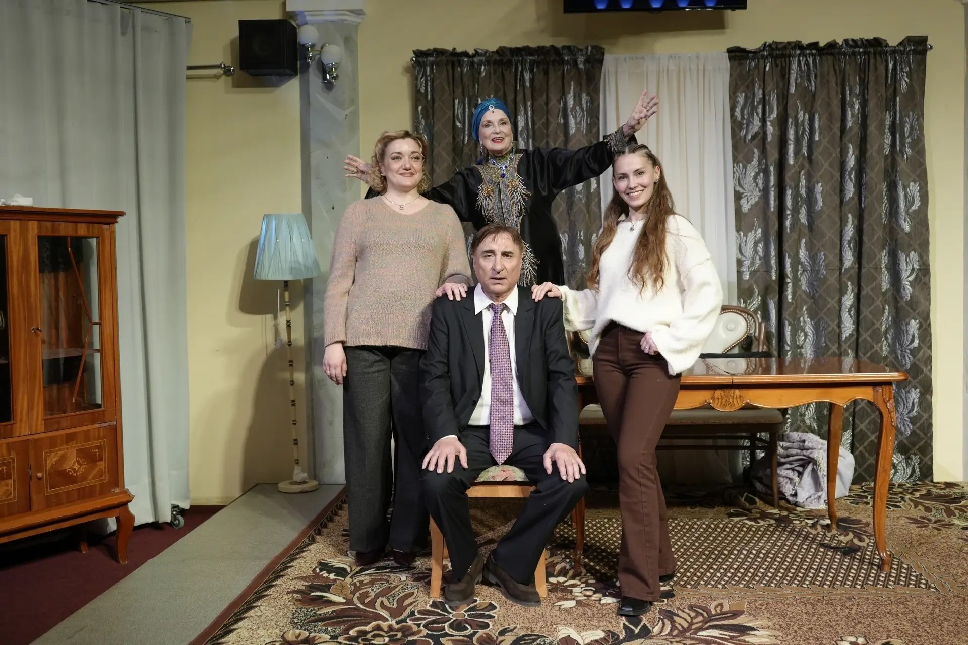 «Хочу купить вашего мужа»: премьера комедии по пьесе М. Задорнова состоялась в Донецком республиканском академическом молодежном театре