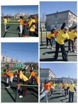 Вместе бодрее!»: коллективы подведомственных учреждений Минтруда ДНР активизировали корпоративную физическую культуру через производственную зарядку