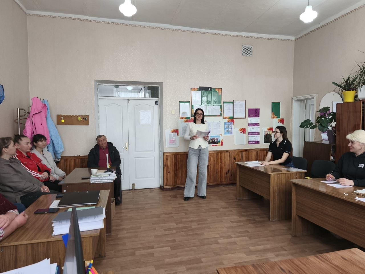 Депутат Старобешевского муниципального совета ДНР от партии «ЕДИНАЯ РОССИЯ» Алина Шпатусько провела встречу с трудовым коллективом Старобешевской школы № 2