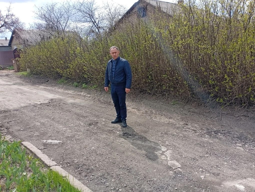 Александр Пеняев: В ходе очередного объезда города проверил состояние благоустройства нового городского кладбища, параллельно оценил работу подрядчика по отсыпке дорожного полотна на улице Полтавской